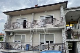 Gornji Zamet, odlična samostojeća kuća s dva stana i garažom!, Rijeka, Casa