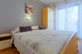 Apartmanska kuća na dobroj lokaciji, Novigrad, Istra, Novigrad, Famiglia