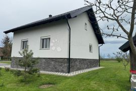 Prodaja Dvije Samostojeće Kuće na Velikoj Okućnici, Vrbovec, Σπίτι