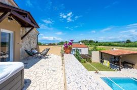 Lijepa kuća sa tri stambene jedinice i bazenom, Vodnjan, Istra, Vodnjan, Casa