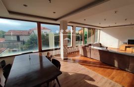 Petrići - kuća sa 3 etažirana stana odlična lokacija! 549000€, Zadar, Дом