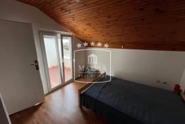 Zadar, Diklo - tipična dalmatinska kuća 120m2 u blizini mora! 255000€, Zadar, Ev