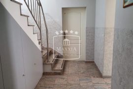 Diklo - idealna investicija za najam 8 stambenih jedinica! 849000€, Zadar, بيت