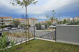 Makarska, komforan jednosoban stan u novogradnji sa vrtom 61 m2, Makarska, Flat