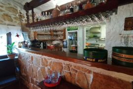 Istra - Banjole - Kuća s restoranom BLIZU MORA!, Medulin, Maison