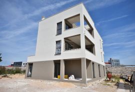 Vodice - Trosoban stan S1 u prizemlju sa vrtom, Vodice, Appartment