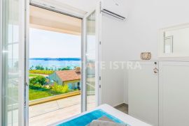Prodaje se lijepo uređena kuća 100 m od plaže, Medulin, Maison
