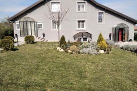 Luksuzna kuća, okolina Barajeva, 360m2, Barajevo, Famiglia