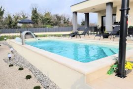 Kuća Prodaje se novoizgrađena, moderna kuća sa bazenom, Filipana, Poreč, Famiglia