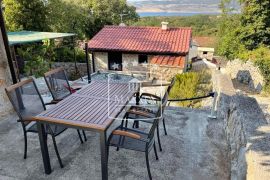 Seline - kamene kuće, konoba, velika okućnica, pogled more! 249000€, Starigrad, Famiglia