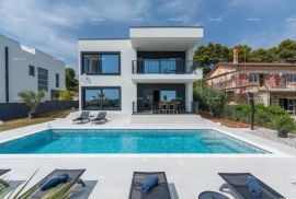 Kuća Prodaja luksuzne i moderno opremljene kuće sa bazenom, Medulin!, Medulin, Σπίτι