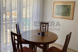 Kuća prodaja ČIOVO sa 7 apartmana i grijanim bazenom 150 m od mora, Trogir, Σπίτι