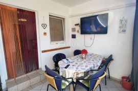 OTOK VIR -Šarmantni apartman na otoku Viru: Idealno mjesto za vaš odmor uz more, Privlaka, Διαμέρισμα