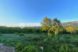 Istra, Kršan - građevinsko zemljišta na mirnoj lokaciji s putem, 948 m2, Kršan, Tierra
