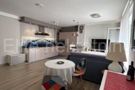 ISTRA, PULA - Prodaja atraktivnog jednosobnog stana u novogradnji sa prostranom terasom + parking !, Pula, Apartamento