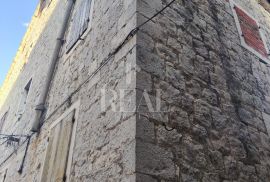 Stara kamena kuća u Kaštel Novom!!, Kaštela, Дом