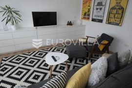 Zagreb, Trešnjevački plac, lijepo uređen i funkcionalan trosobni stan NKP 60m2, Zagreb, Apartamento