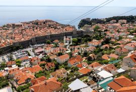 Prodaja kuće s velikim dvorištem s pogledom na staru gradsku jezgru, Dubrovnik, Dubrovnik, Haus