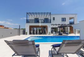 Moderna villa u okolici Pule 280m2 , 6S+DB !, Marčana, Famiglia