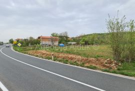 Sinj Hrvace građevinsko zemljište 1400 m2 - povoljno, Hrvace, Γη