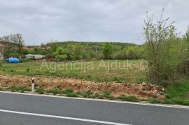 Sinj Hrvace građevinsko zemljište 1400 m2 - povoljno, Hrvace, Arazi
