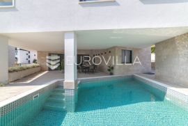 Trogir, luksuzna vila s bazenom, NKP 368 m2, Okrug, Haus