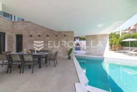 Trogir, luksuzna vila s bazenom, NKP 368 m2, Okrug, بيت