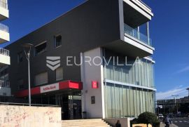 Zadar, centar grada, poslovni prostor 245 m2, podrum 500 m2, terasa 240 m2, Zadar, Poslovni prostor