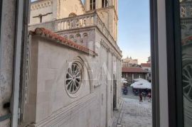 Strogi centar kraj katedrale stan 73 m2,4SKL,65 m od mora, Trogir, Wohnung