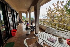 Costabella - etaža kuće sa puno potencijala, Rijeka, Stan