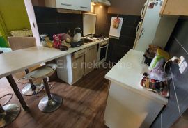 Costabella - etaža kuće sa puno potencijala, Rijeka, Appartement