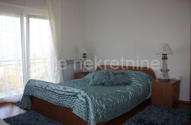 Vrbnik - villa sa apartmanskim sadržajima 530 m2, Vrbnik, Ev