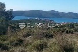 Split okolica- Trogir- Seget, građevinsko zemljište 3.359m2, 500m od mora, Seget, Terra