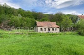 Lika Jezerane kamena kuća 58 m2 + okućnica 900 m2 - povoljno, Brinje, Casa