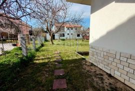 ZADAR, SABUNIKE - Prostrana apartmanska kuća s velikom okućnicom, Privlaka, بيت
