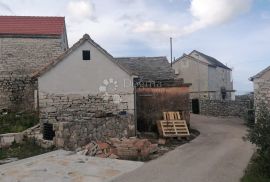 PRILIKA! Stara kamena kuća u Krč Dolcu kraj Primoštena, Šibenik, Famiglia