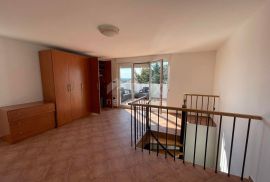 ISTRA, MEDULIN- Kuća sa dva stana + parking + pogled more!!, Medulin, بيت