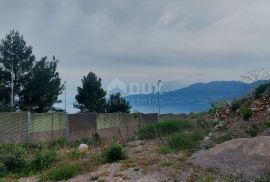 SRDOČI, MARTINKOVAC- građevinsko zemljište 800m2 s pogledom na more za obiteljsku kuću/ villu/ stambenu zgradu-stanove -apartmane/ kuću za iznajmljivanje - odmor s bazenom, Rijeka, Zemljište