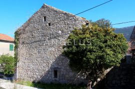 Pelješac, Mali Ston, stara kamena kuća s velikim potencijalom za adaptaciju, 120 m2, Ston, Casa