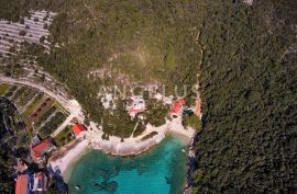Korčula, Žrnovo - građevinsko zemljište na moru, vrlo blizu plaže, 8.000 m2, Korčula, Arazi