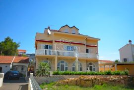 Srima, luksuzna kuća sa  5 apartmana, 50m od plaže, Vodice, Σπίτι