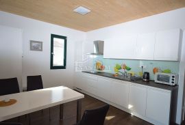 Tribunj - visoko energetski učinkovita, pasivna kuća sa 4 apartmana, 250 m do mora, Tribunj, Haus