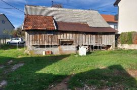 GOSPIĆ - Žabica, starinska kuća prizemnica i dvije zgrade, Gospić - Okolica, Casa
