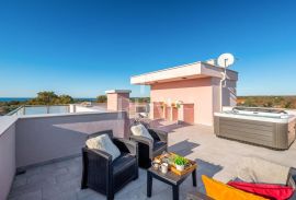 Fažana - Peroj moderna villa, krovna terasa, pogled na more,500m plaža, Vodnjan, Kuća