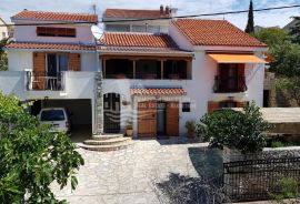 Kuća blizu Trogira treći red od mora, Trogir, Famiglia