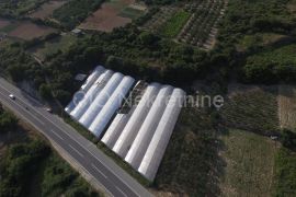 Trogir, građevinsko zemljište uz cestu, prodaja, Trogir, Terreno