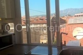 Split, Centar, dvosoban preuređen stan na duži period, Split, Appartement