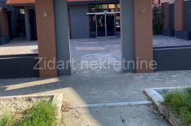Batajnica, Majora Zorana Radosavljevića, 225m2+153m2 terasa, parking, garaža, Zemun, Gewerbeimmobilie