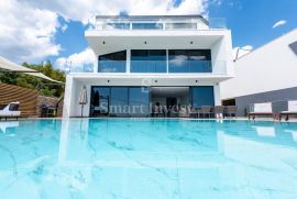CRIKVENICA, moderna villa sa bazenom i pogledom na more, Crikvenica, بيت