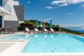 CRIKVENICA, moderna villa sa bazenom i pogledom na more, Crikvenica, Kuća